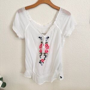 🤍 Abercrombie & Fitch floral embroidery